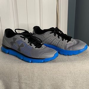 Under Armour tennis shoes size 9